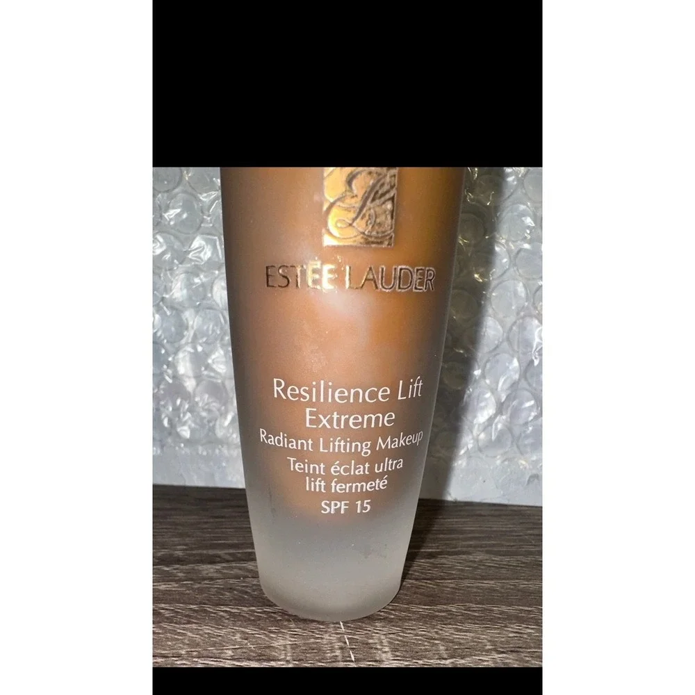 Estee Lauder Resilience Lift Extreme Makeup 5W1 Cognac Radiant SPF 15 Foundation